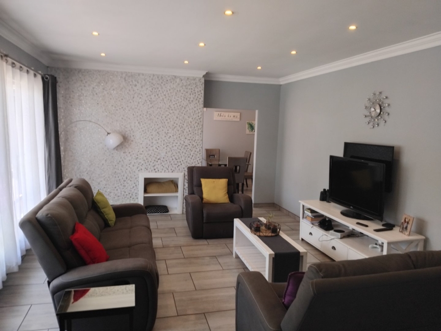 6 Bedroom Property for Sale in Dowerglen Gauteng