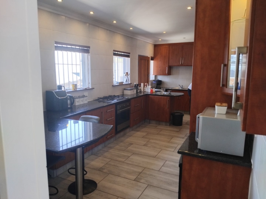 6 Bedroom Property for Sale in Dowerglen Gauteng