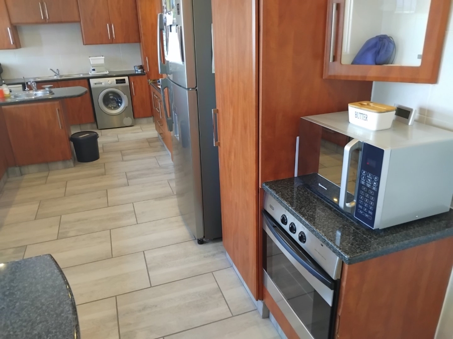 6 Bedroom Property for Sale in Dowerglen Gauteng