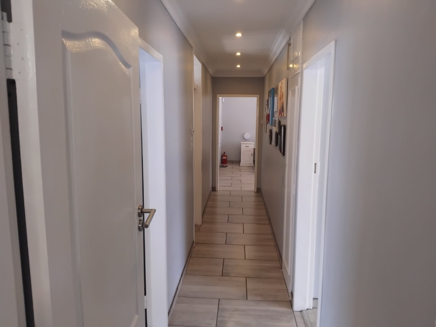 6 Bedroom Property for Sale in Dowerglen Gauteng