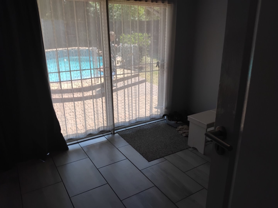 6 Bedroom Property for Sale in Dowerglen Gauteng