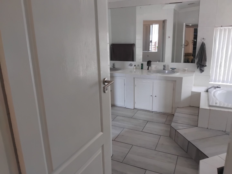 6 Bedroom Property for Sale in Dowerglen Gauteng