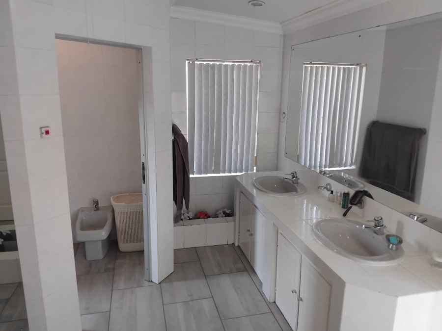 6 Bedroom Property for Sale in Dowerglen Gauteng