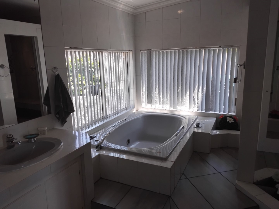 6 Bedroom Property for Sale in Dowerglen Gauteng