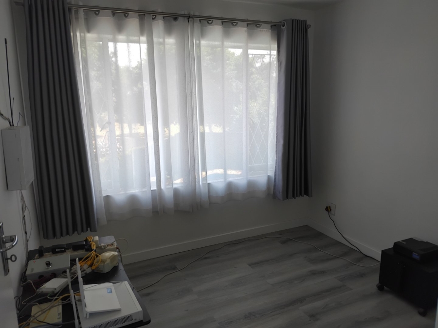 6 Bedroom Property for Sale in Dowerglen Gauteng