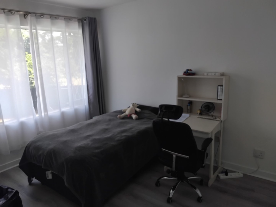 6 Bedroom Property for Sale in Dowerglen Gauteng