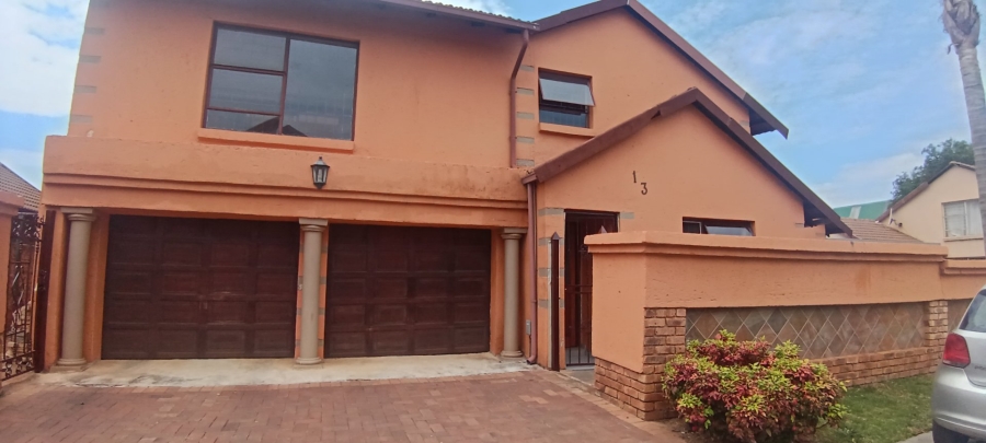 To Let 3 Bedroom Property for Rent in Glen Marais Gauteng