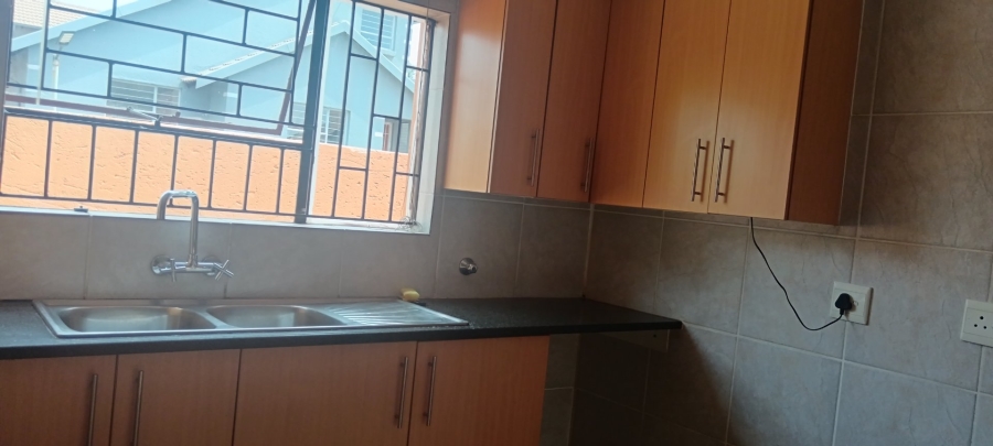 To Let 3 Bedroom Property for Rent in Glen Marais Gauteng