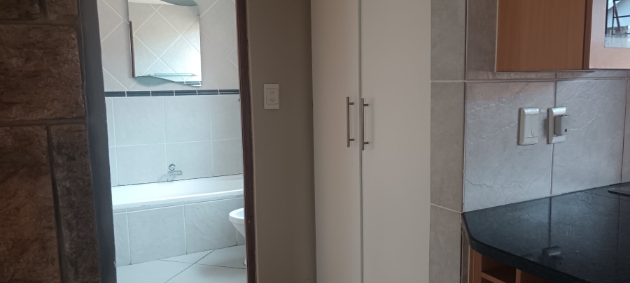 To Let 3 Bedroom Property for Rent in Glen Marais Gauteng