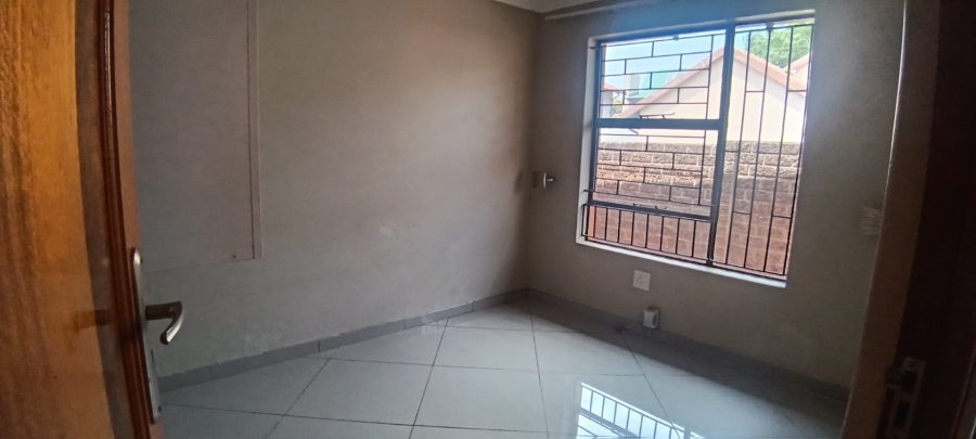 To Let 3 Bedroom Property for Rent in Glen Marais Gauteng