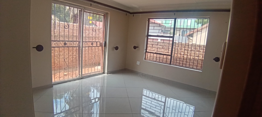To Let 3 Bedroom Property for Rent in Glen Marais Gauteng