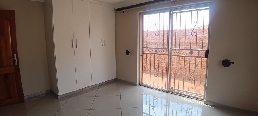 To Let 3 Bedroom Property for Rent in Glen Marais Gauteng