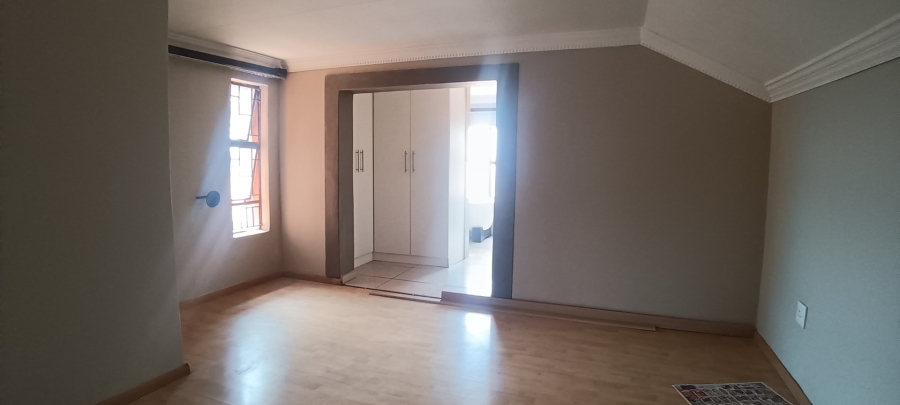 To Let 3 Bedroom Property for Rent in Glen Marais Gauteng