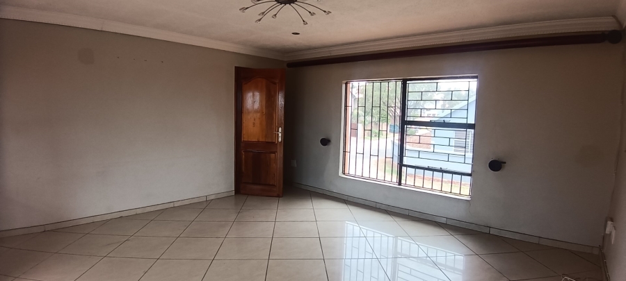 To Let 3 Bedroom Property for Rent in Glen Marais Gauteng