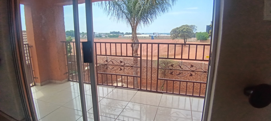 To Let 3 Bedroom Property for Rent in Glen Marais Gauteng