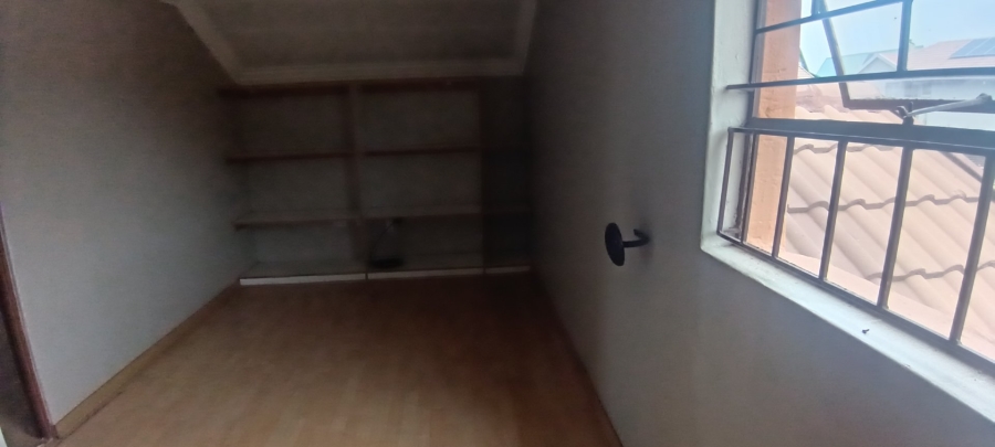 To Let 3 Bedroom Property for Rent in Glen Marais Gauteng