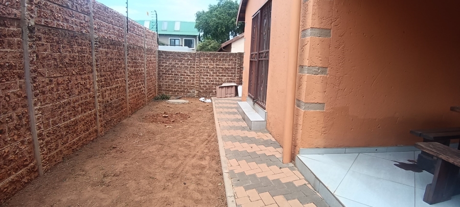 To Let 3 Bedroom Property for Rent in Glen Marais Gauteng