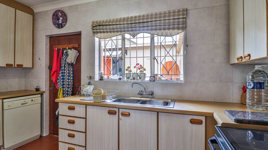 3 Bedroom Property for Sale in Buurendal Gauteng