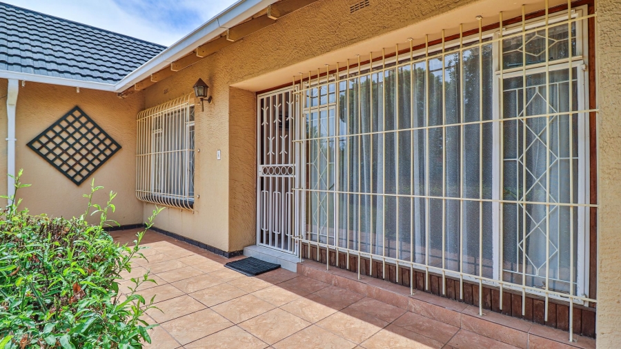 3 Bedroom Property for Sale in Buurendal Gauteng