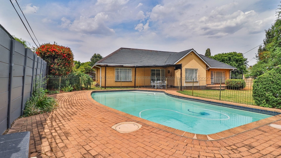 3 Bedroom Property for Sale in Buurendal Gauteng