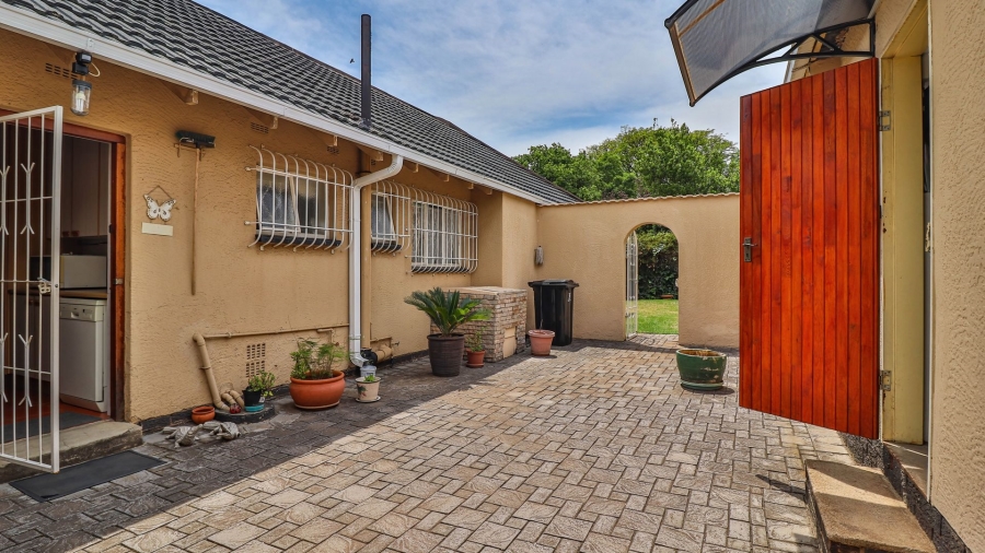 3 Bedroom Property for Sale in Buurendal Gauteng