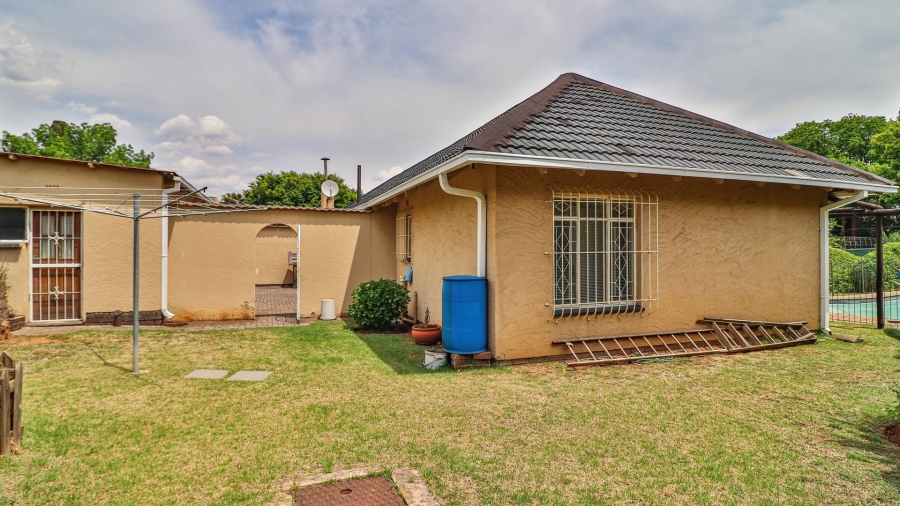 3 Bedroom Property for Sale in Buurendal Gauteng