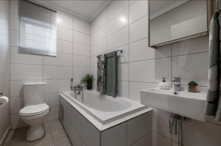 To Let 3 Bedroom Property for Rent in Lion Pride Gauteng