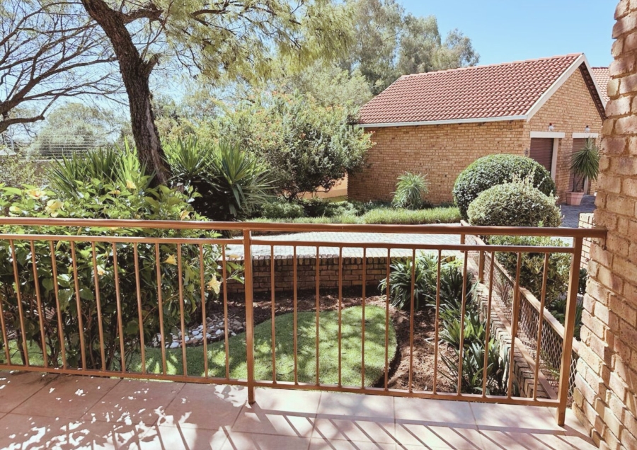 2 Bedroom Property for Sale in Wilgeheuwel Gauteng