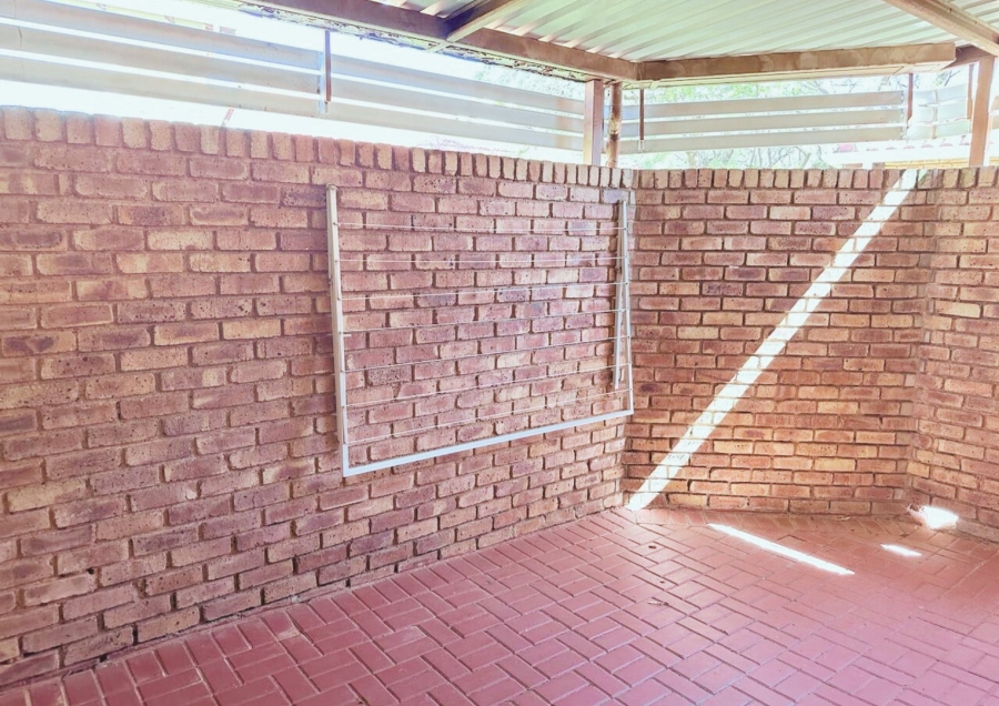 2 Bedroom Property for Sale in Wilgeheuwel Gauteng