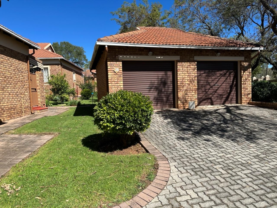 2 Bedroom Property for Sale in Wilgeheuwel Gauteng