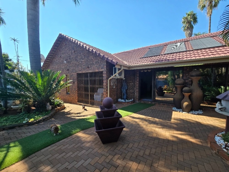 4 Bedroom Property for Sale in Dorandia Gauteng