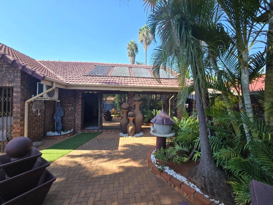 4 Bedroom Property for Sale in Dorandia Gauteng