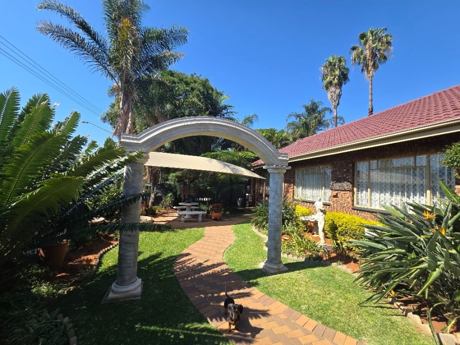 4 Bedroom Property for Sale in Dorandia Gauteng