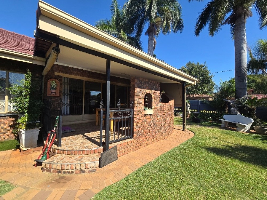 4 Bedroom Property for Sale in Dorandia Gauteng