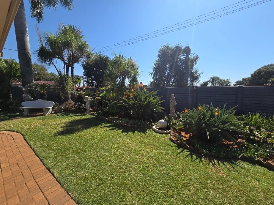 4 Bedroom Property for Sale in Dorandia Gauteng