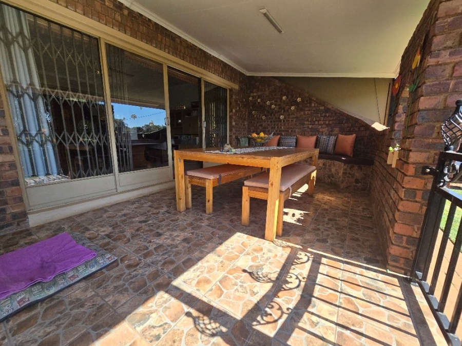 4 Bedroom Property for Sale in Dorandia Gauteng