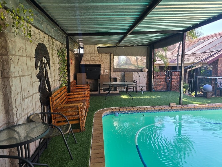 4 Bedroom Property for Sale in Dorandia Gauteng