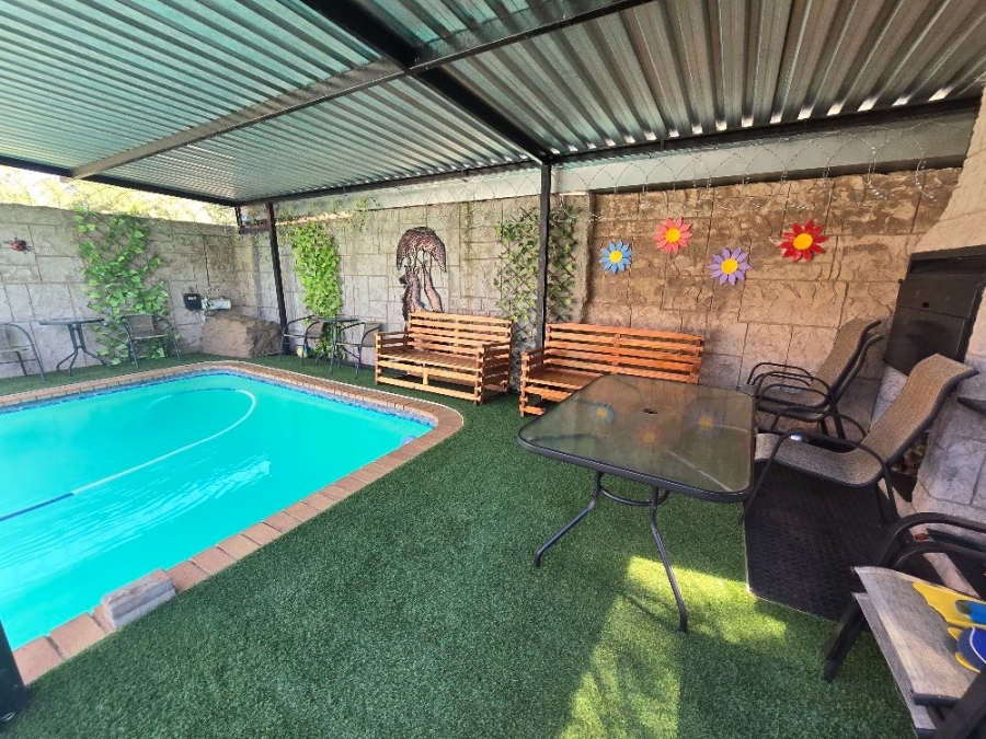 4 Bedroom Property for Sale in Dorandia Gauteng