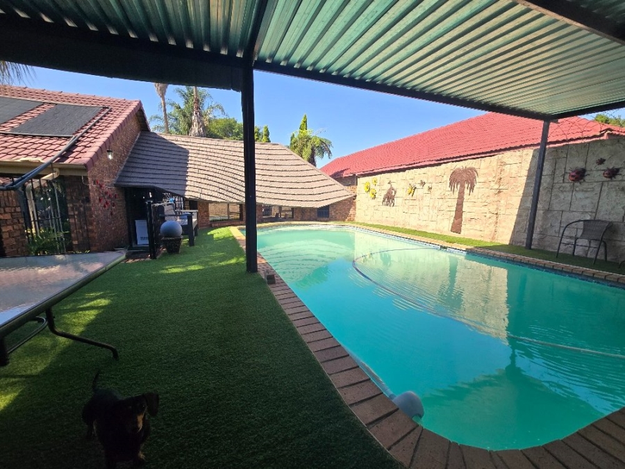 4 Bedroom Property for Sale in Dorandia Gauteng