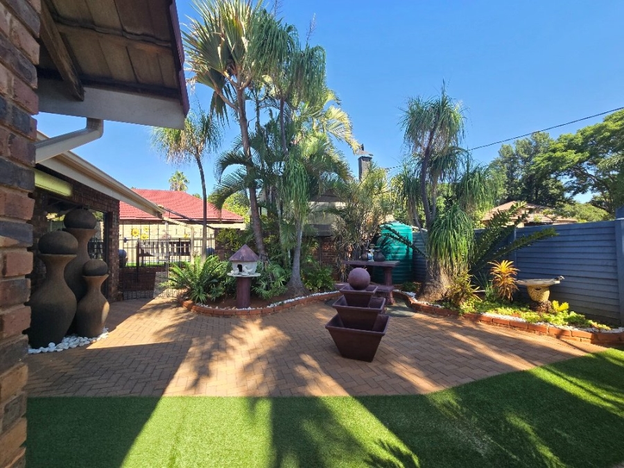 4 Bedroom Property for Sale in Dorandia Gauteng