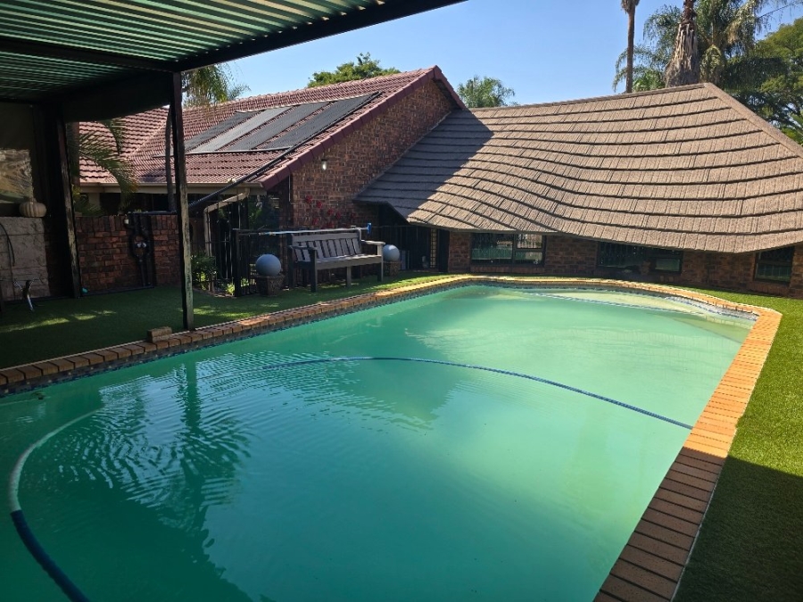 4 Bedroom Property for Sale in Dorandia Gauteng