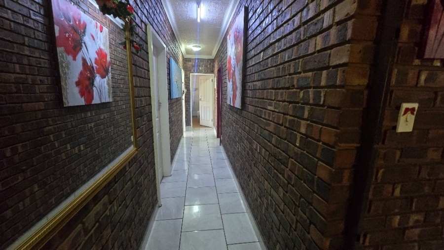4 Bedroom Property for Sale in Dorandia Gauteng