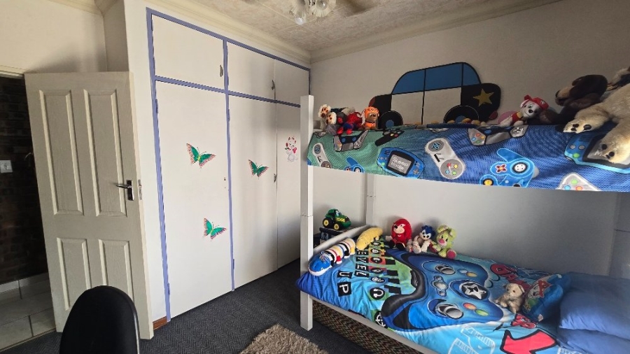 4 Bedroom Property for Sale in Dorandia Gauteng