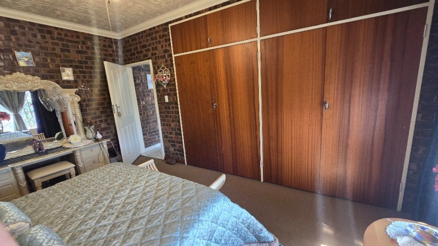 4 Bedroom Property for Sale in Dorandia Gauteng