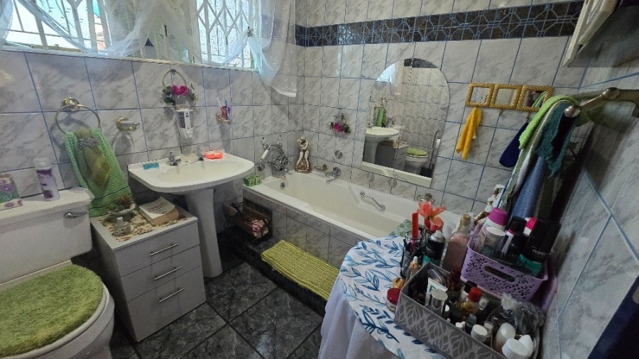 4 Bedroom Property for Sale in Dorandia Gauteng