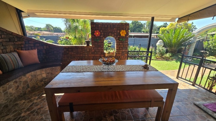 4 Bedroom Property for Sale in Dorandia Gauteng