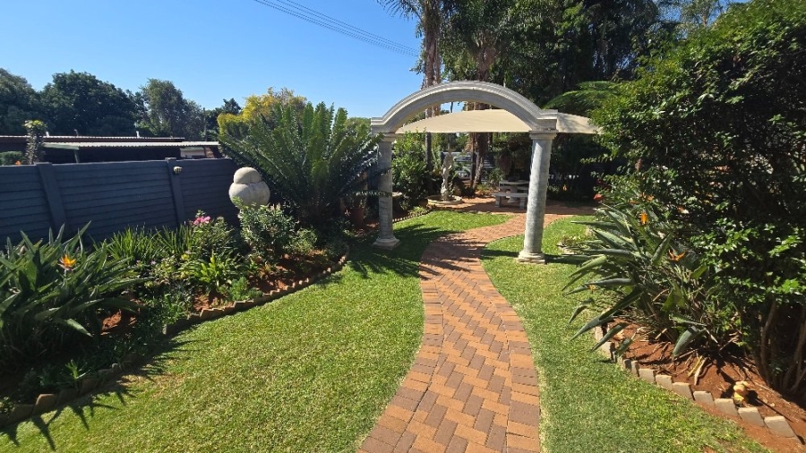 4 Bedroom Property for Sale in Dorandia Gauteng