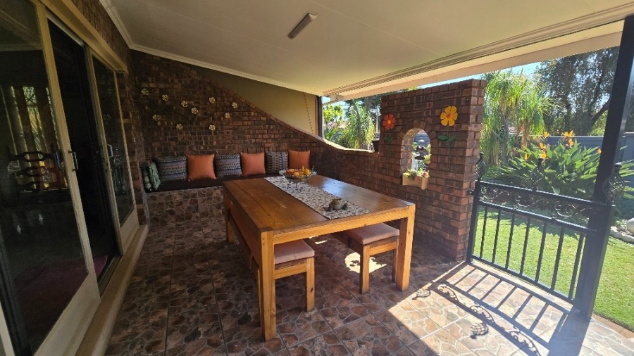 4 Bedroom Property for Sale in Dorandia Gauteng