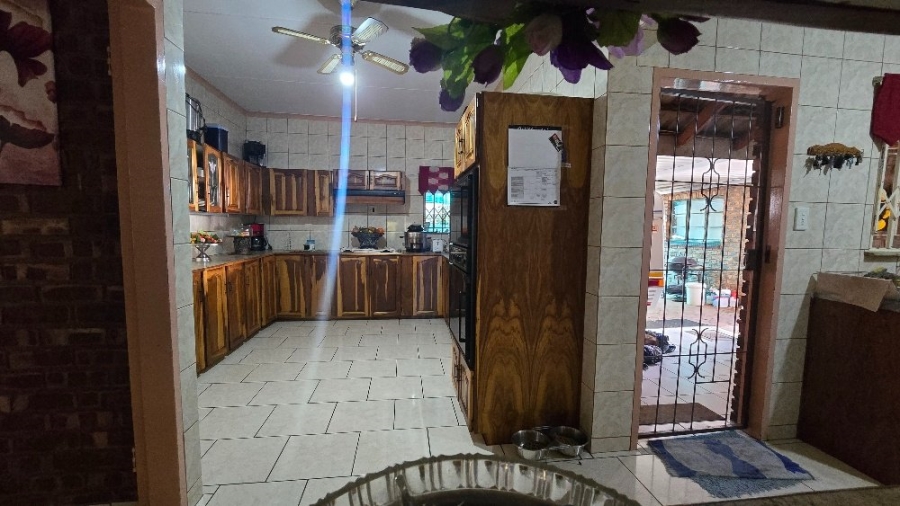 4 Bedroom Property for Sale in Dorandia Gauteng