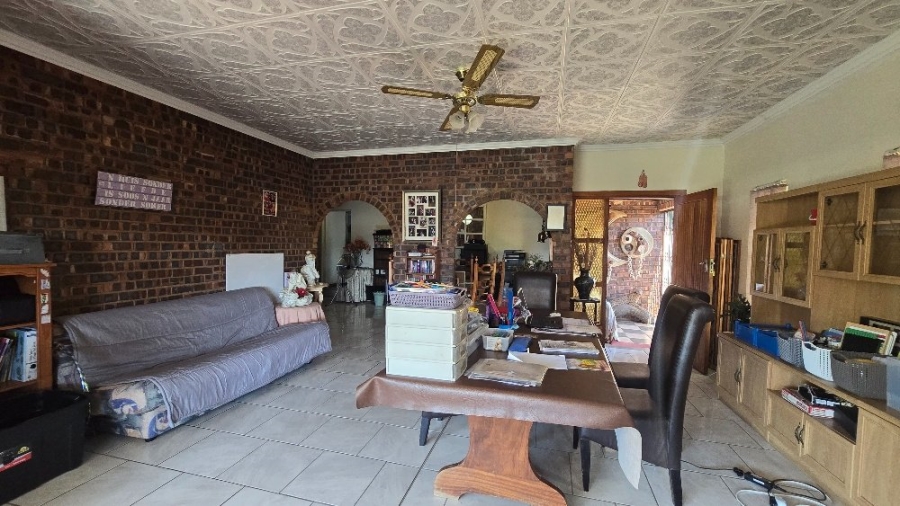 4 Bedroom Property for Sale in Dorandia Gauteng